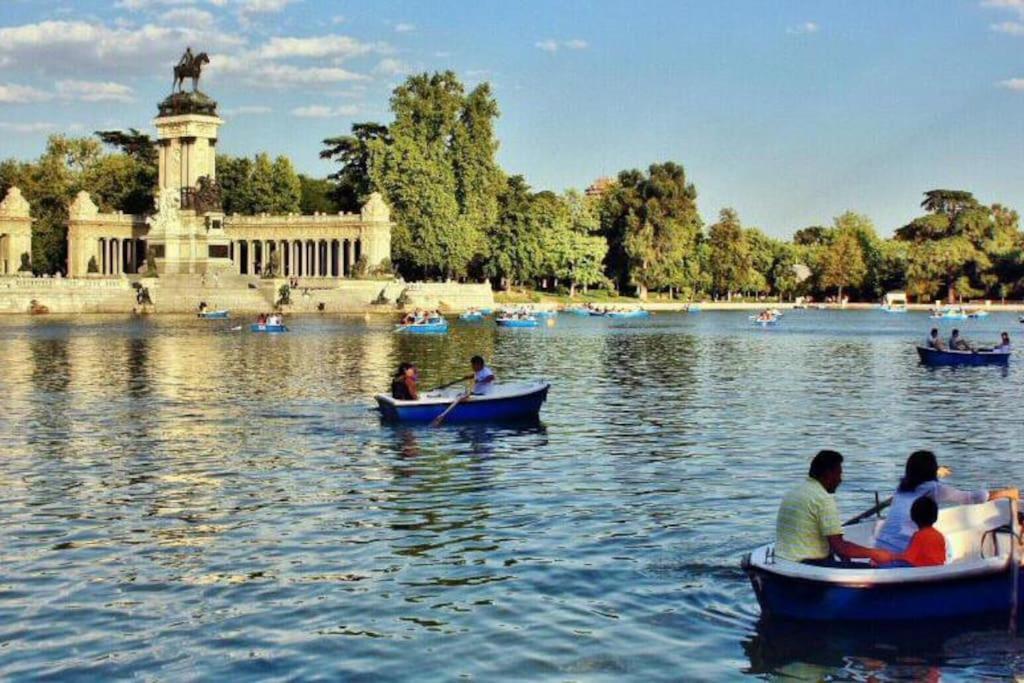 Por Los Pasos De Goya, Parque Retiro Мадрид Екстер'єр фото